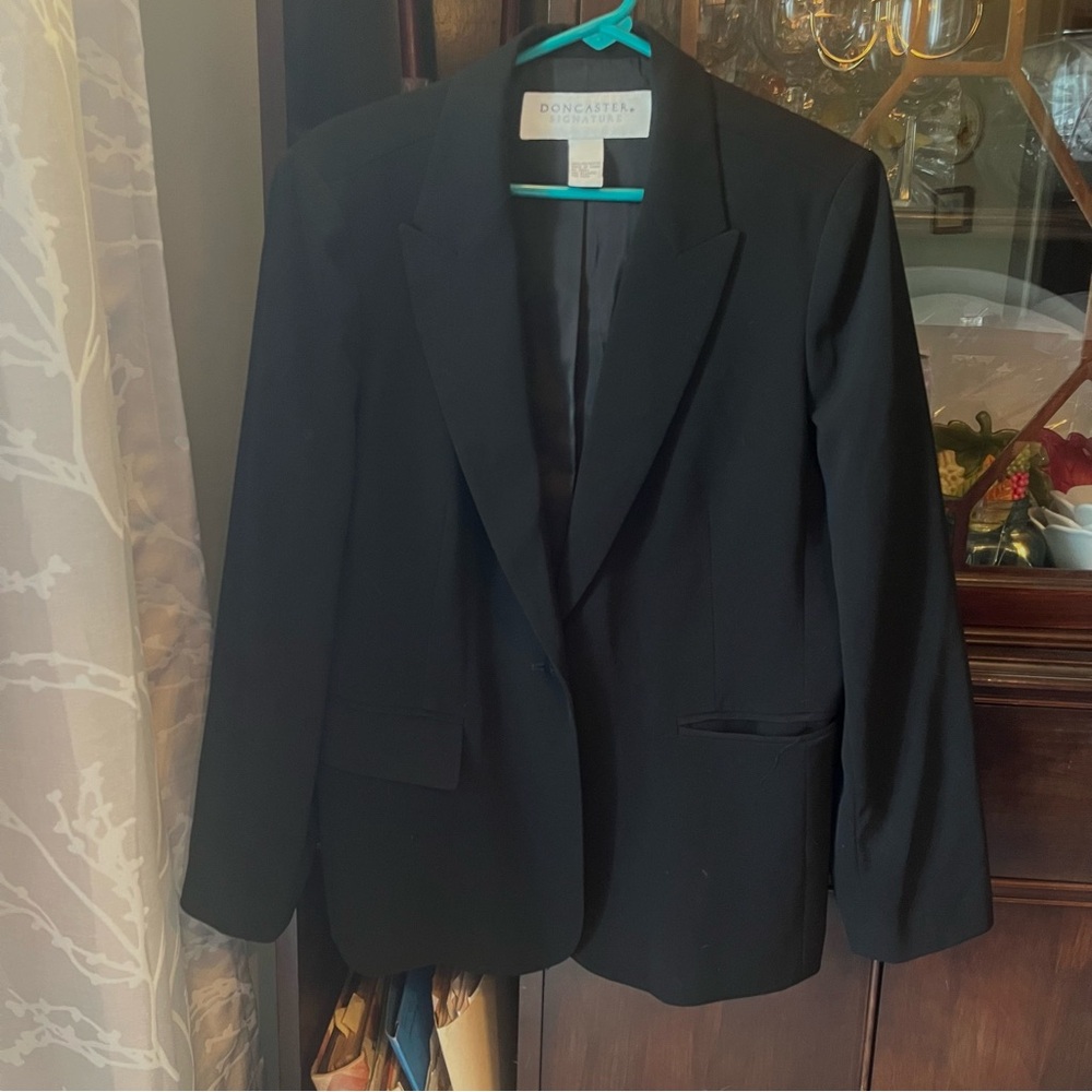 Doncaster women’s black blazer ♠️ size 12 ♠️ EUC!